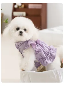 Leuke paarse hondenjurk met delicate volantjes, ademende zomerse prinsessenoutfit voor huisdieren.