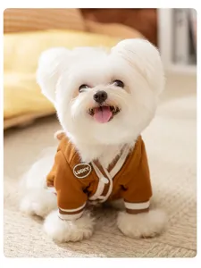Niedliche Herbst Winter Haustier Hund Cardigan braun weiss Sweatshirt Welpenkleidung Abzeichen