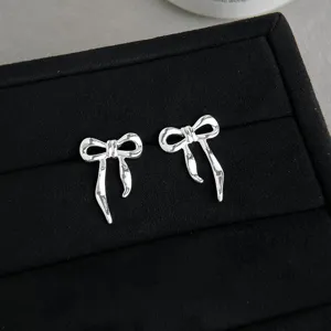 Silberne Schleife Ohrringe minimalistisch süßer Sommer neuer Stil Metall Ohrstecker für Frauen
