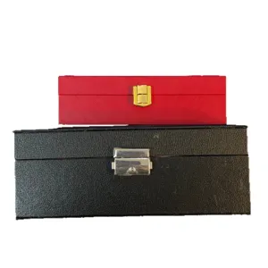 Set de boîtes de rangement de bijoux en cuir PU, rouges et noires avec fermoir métallique.