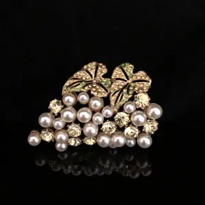 Vintage retro pearl grape brooch crystal rhinestone elegant court style detail access