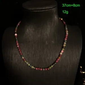 Detail van de kleurrijke Boheemse kralenketting met diverse kralen, lengte 37+8cm.