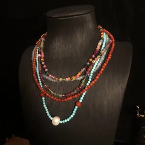 Boheemse gelaagde kralenketting met edelstenen turkoois agaat en grote parel hanger