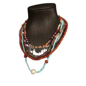 Vintage bohemien multi-string handgemaakte kraal trui ketting met turquoise stenen.