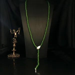 Retro green agate beaded Y-necklace with sparkling zircon snake head pendant for women.