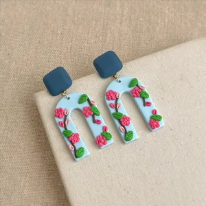 Handgefertigte Polymer Ton Blumen Bogen Ohrringe süßer Stil Detailansicht Schmuck Damen