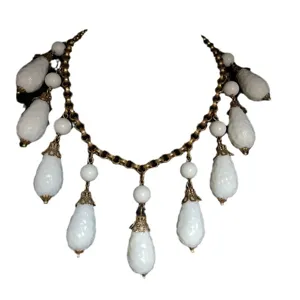 Vintage Palast Stil weiße Glas Tropfen Quaste Halskette elegante Damen Schmuck Artikel