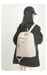 Stilvoller gesteppter Nylon Rucksack für Damen, Freizeitreise Tagesrucksack mit Gurten.