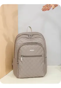 Gesteppter Oxford-Stoff Reiserucksack Detailansicht mit klassischem Rautenmuster Design.