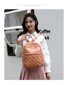 Sac à dos matelassé en nylon de style coréen pour les voyages décontractés et l'usage quotidien.