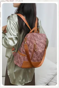 Erhöhter chinesischer Stil Damenrucksack mit elegantem Muster und bequemen Schulterriemen.