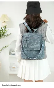 Zaino casual antifurto da donna alla moda con nappina e tracolla larga per ogni giorno.