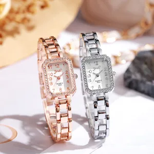 Vista detallada de elegantes relojes cuadrados plateados y oro rosa con bisel strass.