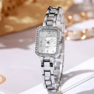 Reloj cuadrado plateado para mujer con bisel de strass y correa de eslabones de metal plateado