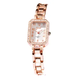 Elegante reloj de cuarzo cuadrado de oro rosa con bisel de pedrería y correa de eslabones