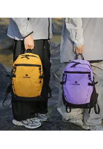 Sac a dos de randonnee avec design bicolore, grande capacite pour le voyage et le sport.
