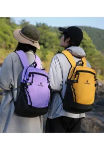 Sac à dos de randonnée voyage colorblock, grand sac de sport et fitness en plein air vue détail.