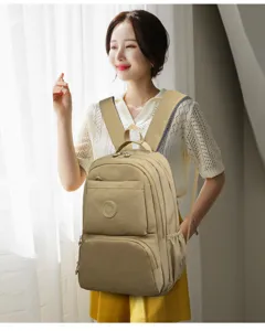 Zaino casual in nylon da donna, grande capacita borsa da scuola e viaggio con tasche multiple.