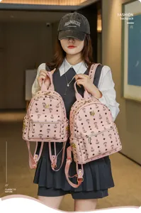 Sac à dos rose élégant pour femmes avec joli motif monogramme d'ours, sac de voyage.