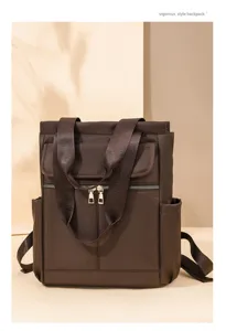 Sac à dos femme élégant en tissu oxford marron avec poignées, idéal pour les loisirs et voyages.