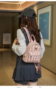 Sac à dos rose tendance de style collégien avec motif d'ours mignon pour les voyages.