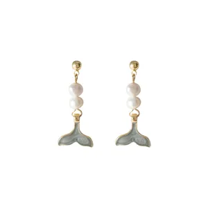 Elegante Süßwasserperlen Walflosse Ohrringe mit 14K vergoldetem Design für Damen schicker Schmuck