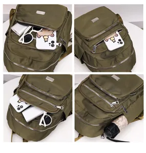 Detailansicht des grünen Nylon-Rucksacks mit mehreren Fächern und großer Stauraumkapazität.