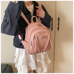 Rosa Damen Cityrucksack im Morandi-Stil, eleganter Stoff-Tagesrucksack mit Metallakzent.