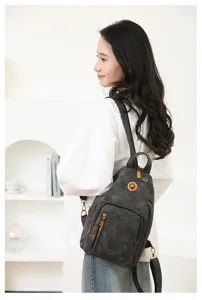 Bolso de pecho multifuncional para mujer diseño gris oscuro elegante para uso diario casual