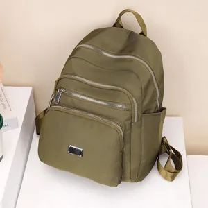 Lässiger Nylon-Rucksack mit mehreren Fächern im Detail, leichtes Schultaschendesign.