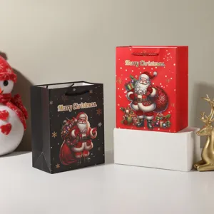 Weihnachtstüten mit Weihnachtsmann Design, festliche Verpackung für schöne Geschenke.