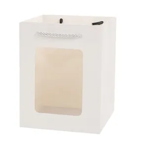 Sacchetto regalo in carta bianca con finestra trasparente e manico per confezione bouquet.