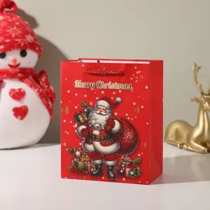 Weihnachtsgeschenk Papiertüte mit süßem Weihnachtsmann Design, festliche Süßigkeitenverpackung.