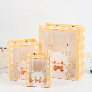 Busta regalo in carta a quadri gialli con finestra e grazioso design di gatto carino.