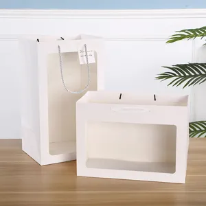 Witte papieren geschenkzakjes met doorzichtig venster, ideaal voor bloemen en cadeaus.
