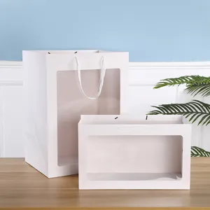 Witte papieren cadeauzakjes met doorzichtige vensters, verpakkingstassen voor bloemen.
