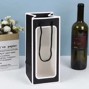 Borsa regalo in carta con finestra nera e bianca imballaggio trasparente vino fiori