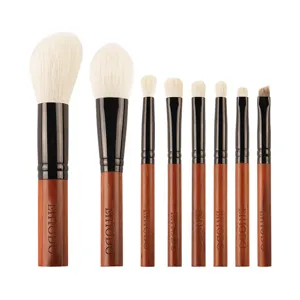 Set di 8 pennelli trucco in peli di animale con manico in legno per trucco professionale viso.