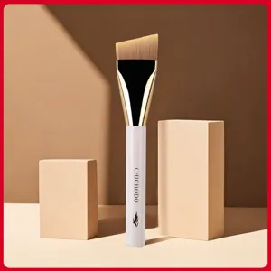 Professional Angled Foundation Brush Synthetic Fiber Flat Makeup Brush With Acrylic Handle For Liquid Cream Makeup