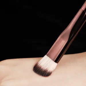 Concealer Pinsel Make-up Werkzeug mit weichem synthetischem Haar und großer Fläche für Finish.