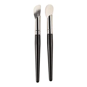 Professionelles Make-up Pinsel Set mit schwarzen Griffen für Contouring und Rouge.