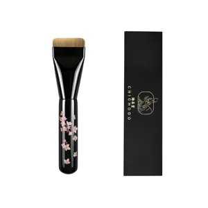 Professioneller flacher Foundation-Pinsel mit Kirschblüten-Griff und schwarzer Verpackung.