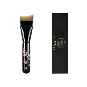 Pennello per trucco fondotinta piatto professionale con manico di ciliegio e scatola.