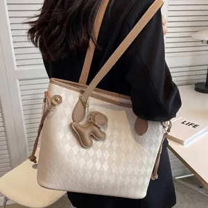 Damen Große Kapazität PU Leder Tote Bag Mode Gesteppt Gittermuster Schachbrettmuster Schultertasche Für Pendeln Schule Mit Tieranhänger