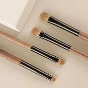 Juego de 4 brochas de maquillaje de ojos de nogal con cerdas de pelo animal y mangos de madera finos.