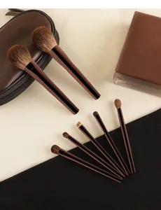 Set de 7 mini pinceaux de maquillage avec étui, poils doux pour fond de teint et yeux.