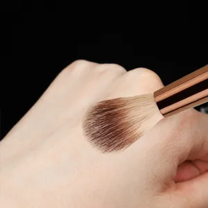 Professional makeup highlighter brush with soft fiber bristles for flawless application.