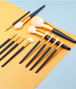 10-teiliges professionelles Pinselset mit dunkelblauen Griffen und weichen Haaren für das Make-up.