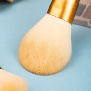 Weicher Make-up Puderpinsel mit hochwertigen Kunstfasern für ein makelloses Gesicht-Make-up.