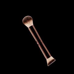 Vierteiliger multifunktionaler Make-up-Pinsel für Foundation, Lidschatten und Concealer.